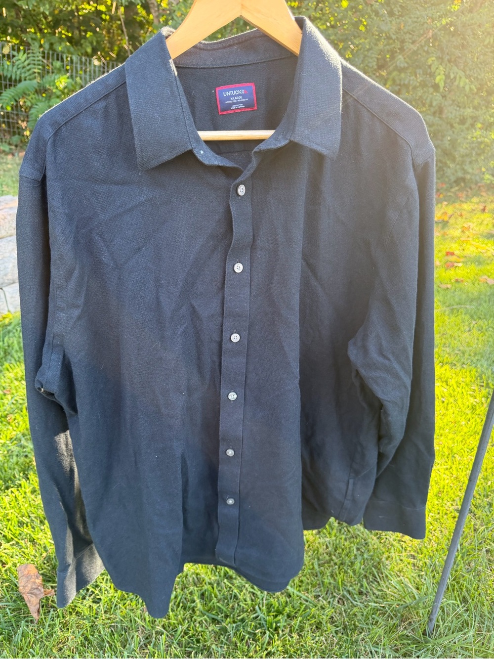 UNTUCKit Men's Dark Black Long-Sleeve Button-Down Shirt